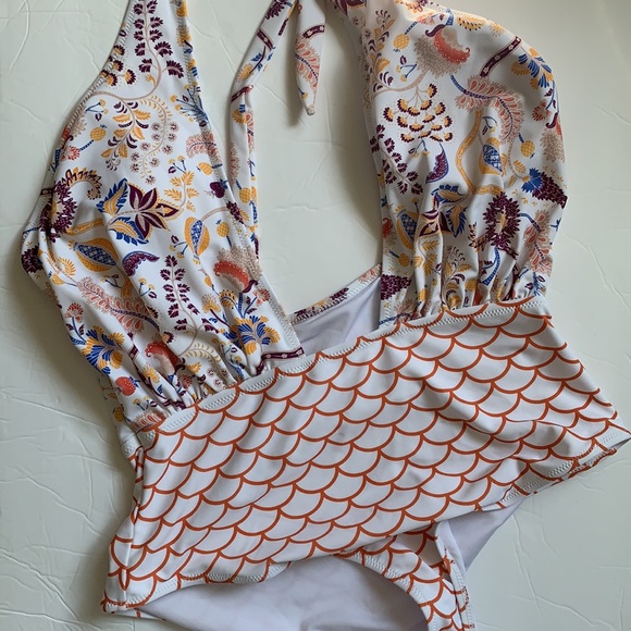 CUPSHE *missing orange belt* Low Chest Swimsuit - Picture 4 of 10